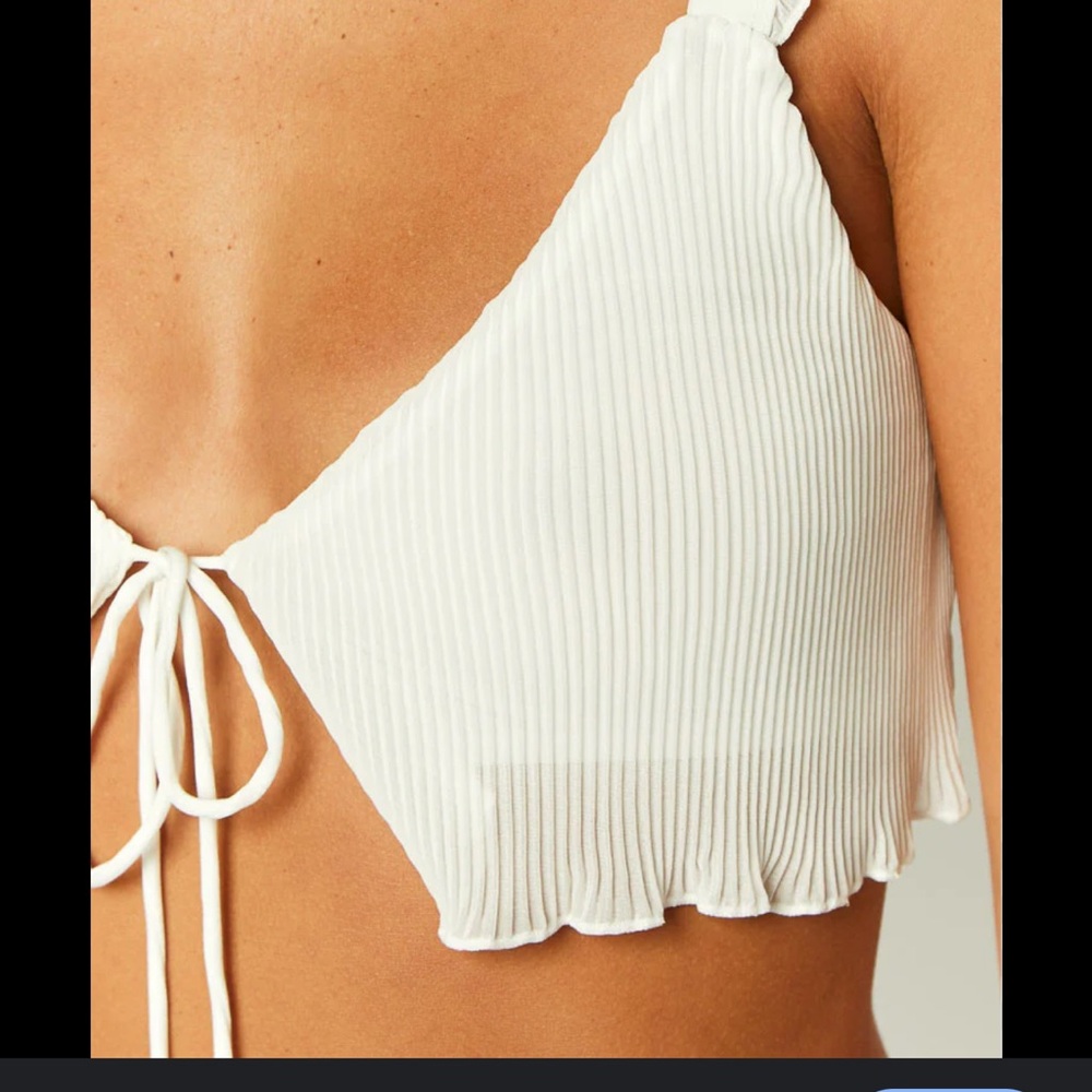 Beginning Boutique Ruffled Sleeves + Texturized Front-Tie Crop Top Metal Aglets - Picture 4 of 8